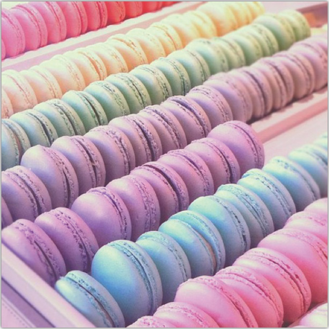 11 conseils pour les amateurs de photographies gourmandes sur Instagram ! Photo de macarons multicolores
