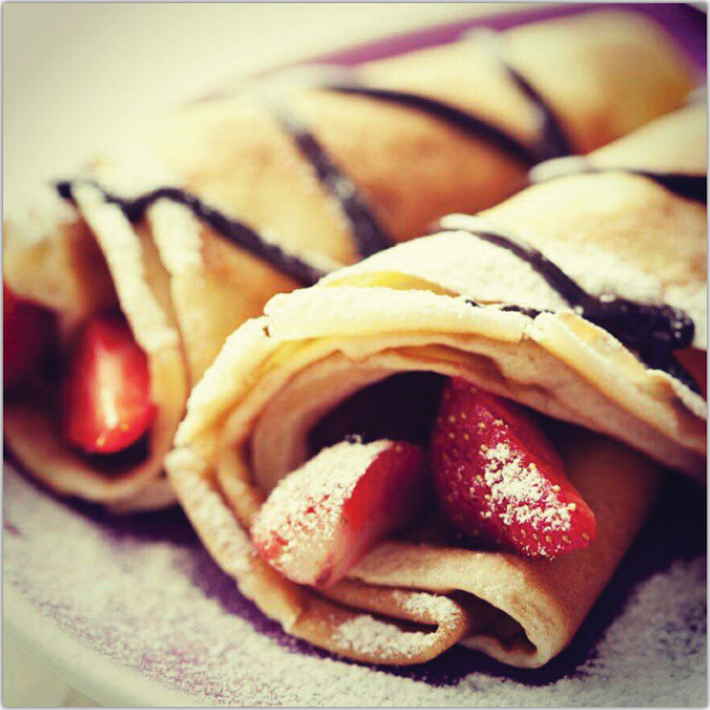 11 conseils pour les amateurs de photographies gourmandes sur Instagram ! Photo de crêpes aux fraises
