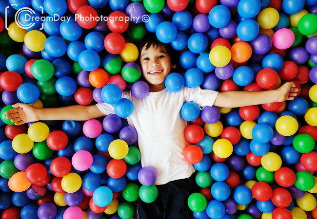 Photo d'enfant avec un watermark qui utilise le logo du photographe